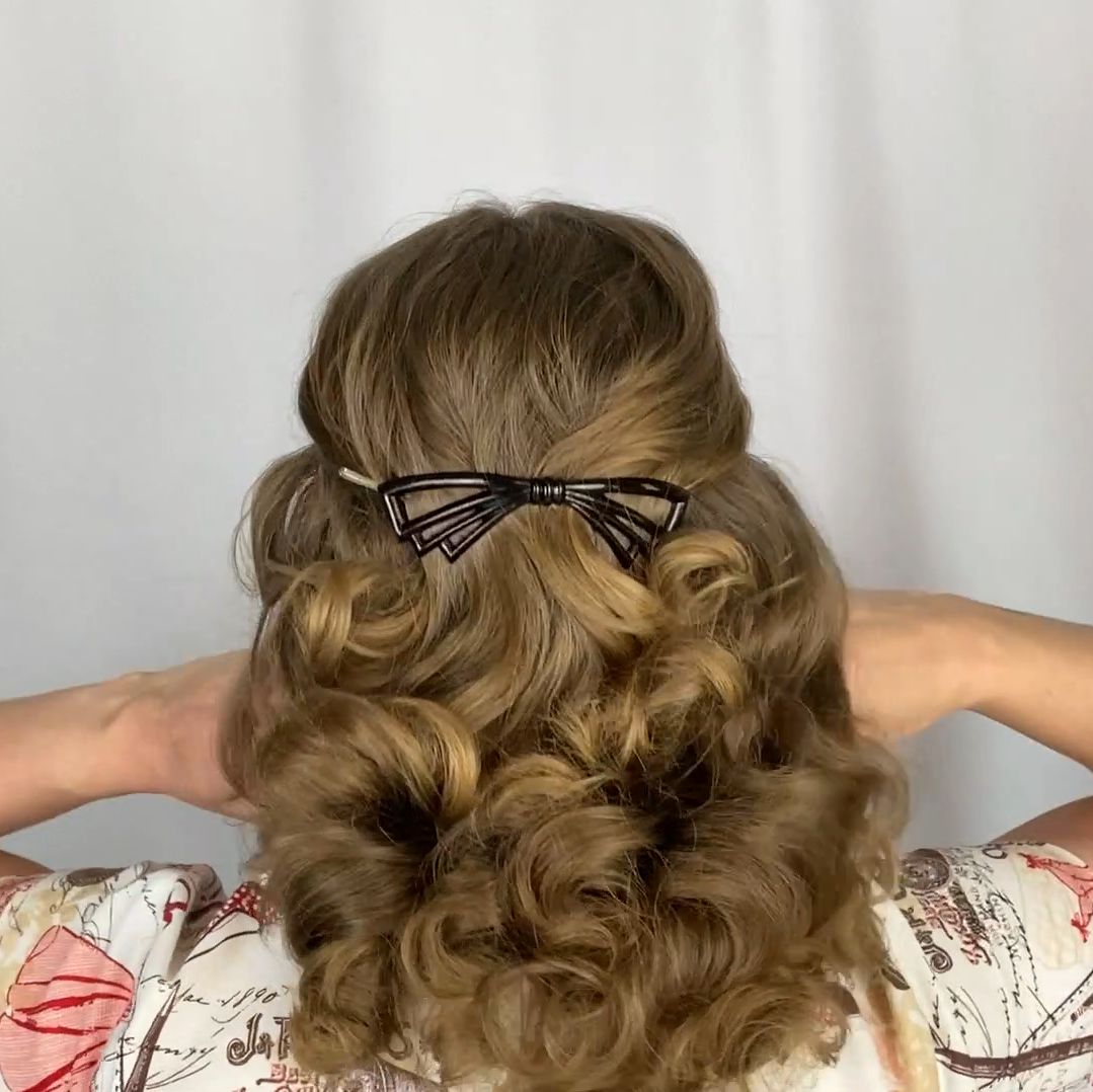 Classic vintage hairstyle using vintage 1940s hair barrette clip