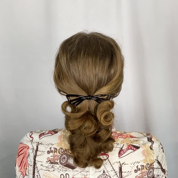 classic vintage hairstyle using vintage 1940s hair barrette clip